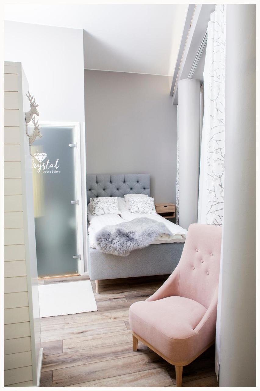 Crystal Arctic Suites Rovaniemi Exterior photo A bedroom in the Crystal Hotel