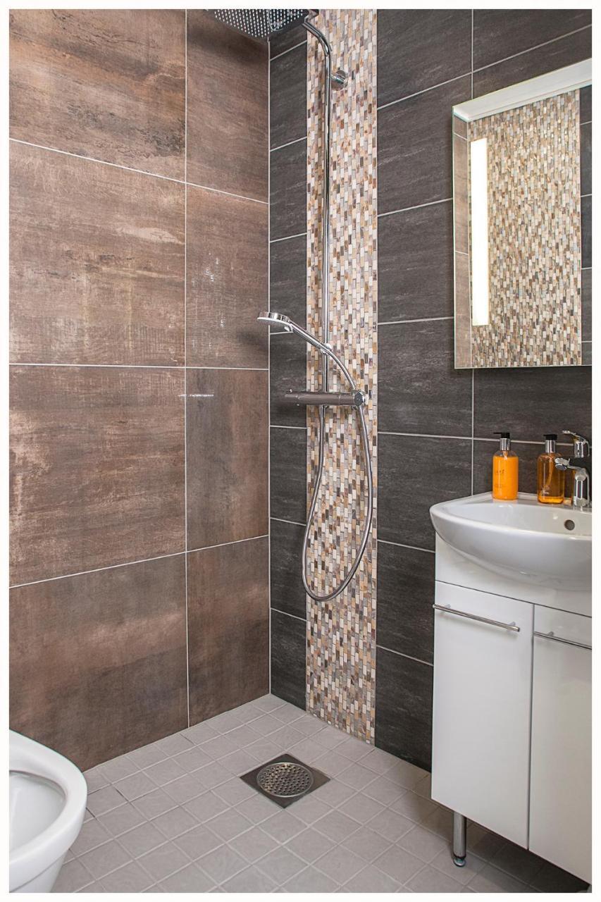 Crystal Arctic Suites Rovaniemi Exterior photo Bathroom shower column