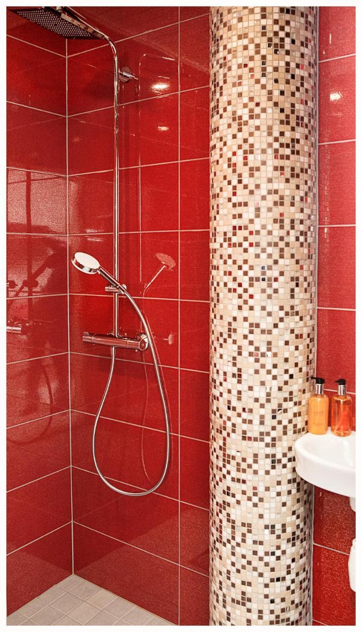 Crystal Arctic Suites Rovaniemi Exterior photo Bathroom tiles